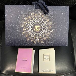 CHANEL Holiday Gift box with perfume samples
